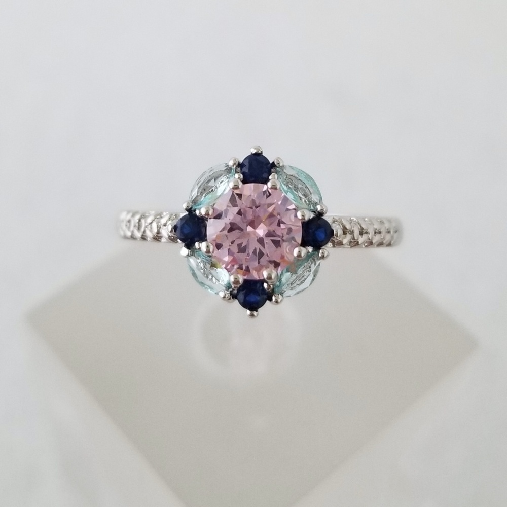 18k Mandala Ring - Picture 3 of 8